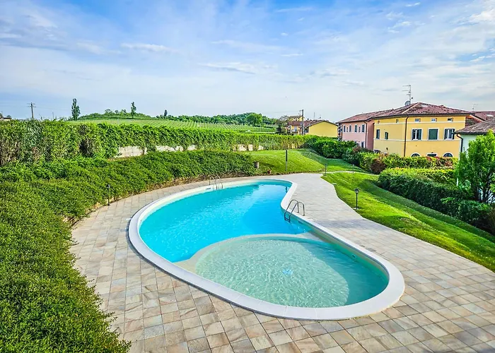 10 Minuti Da Gardaland Con Piscina E Giardino アパート