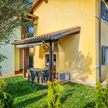 10 Minuti Da Gardaland Con Piscina E Giardino Lägenhet *